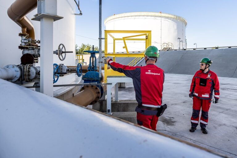 Orlen Unipetrol testuje využití suroviny z odpadních plastů v závodě v Litvínově