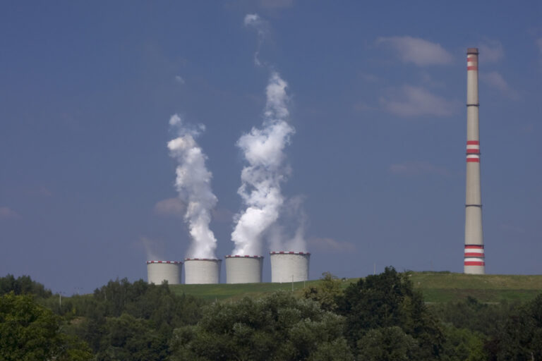 Část uhelné elektrárny Chvaletice by zřejmě prozatím mohla zůstat v provozu