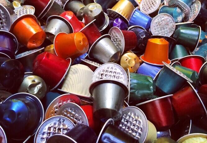 Firma Hublot vyrobila hodinky z recyklovaných kapslí od kávy Nespresso