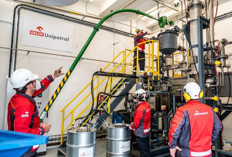 ORLEN Unipetrol testuje chemickou recyklaci odpadních plastů